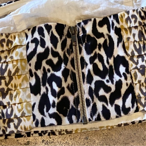 SILENCE + NOISE Women Animal Print Pleated Cropped Tube Top Size 2 - Picture 5 of 8